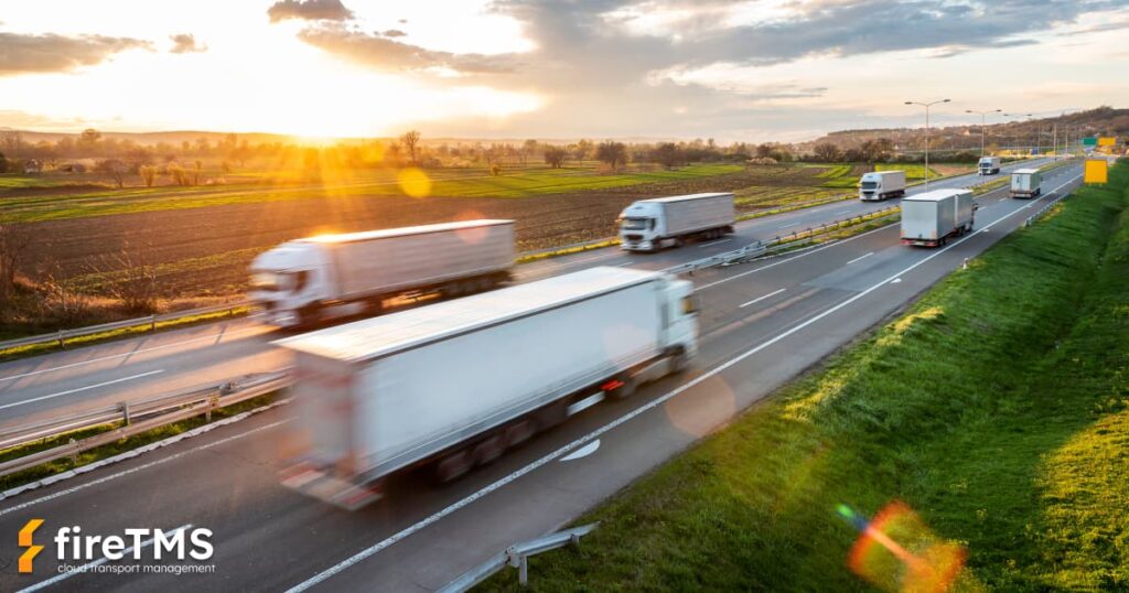 Samochody ciężarowe na autostradzie