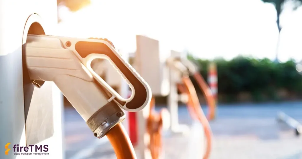 Ladestationen für Elektro-Lkw, Nahaufnahme eines Geräts an einer speziellen Ladeanlage